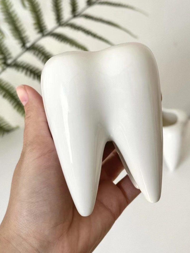 Soporte con forma de diente para cepillos o lápiceros