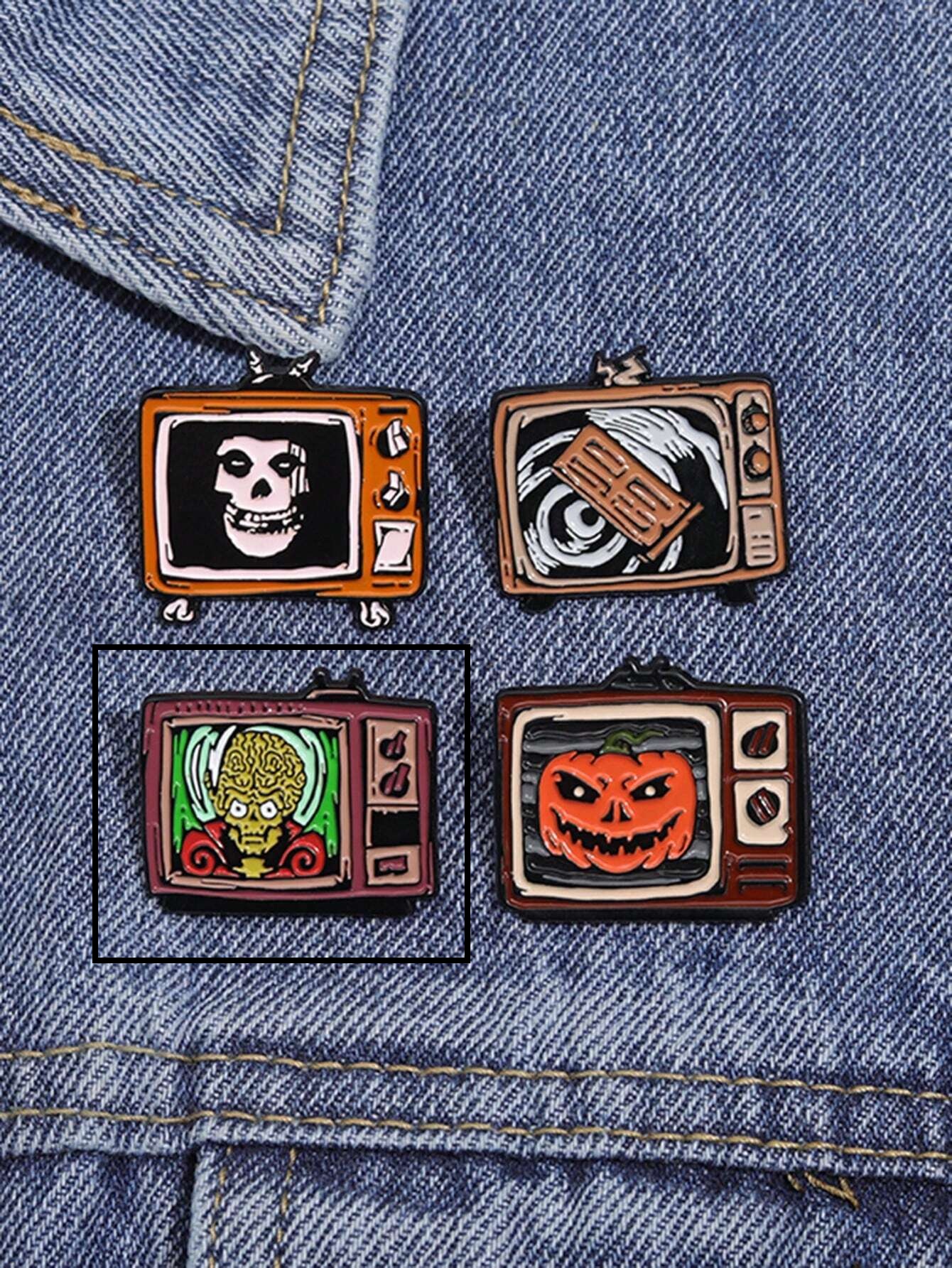 Pin colorido y esmaltado con diseño retro dentro de una TV - Imagen 3