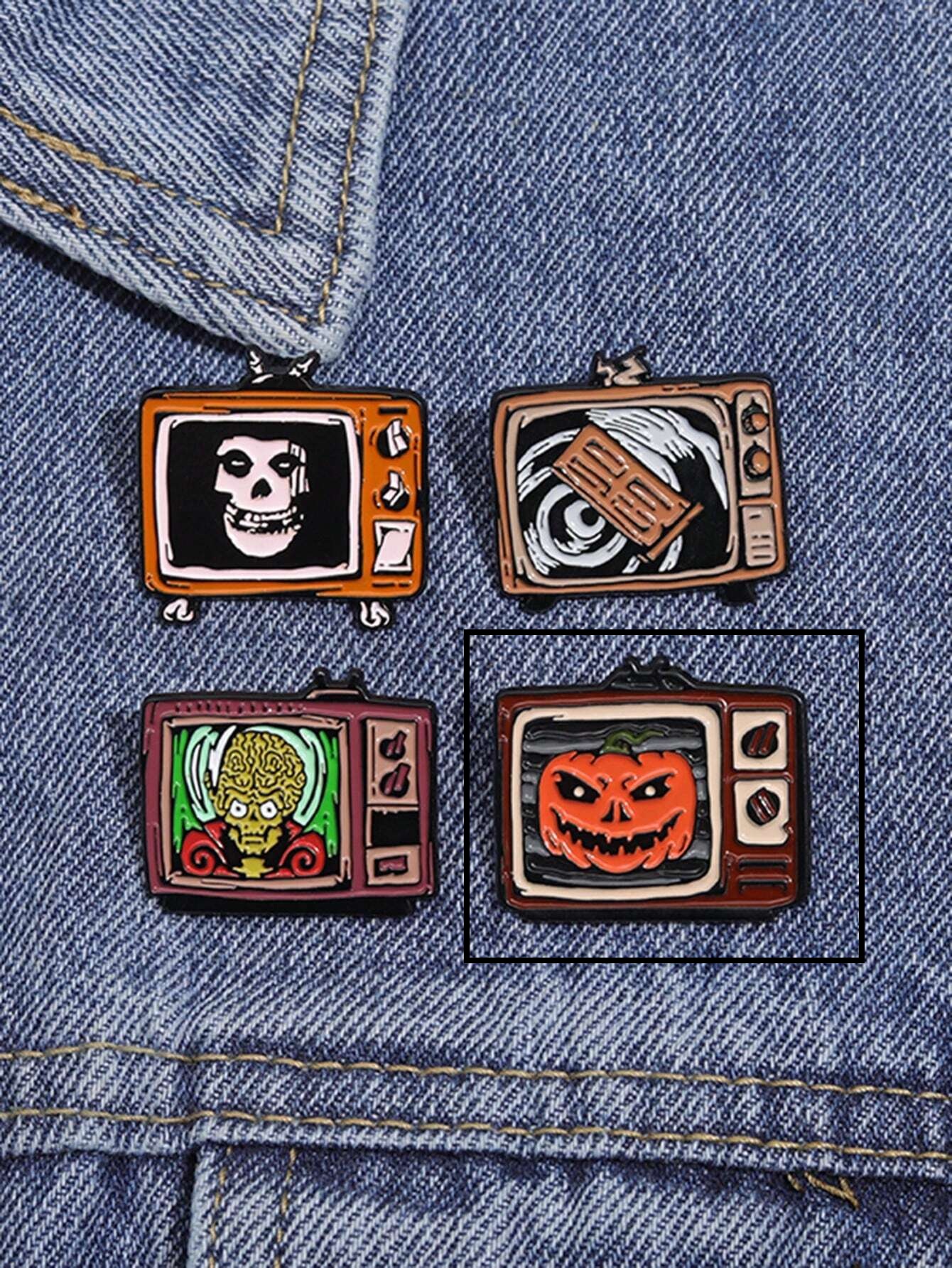 Pin colorido y esmaltado con diseño retro dentro de una TV - Imagen 2