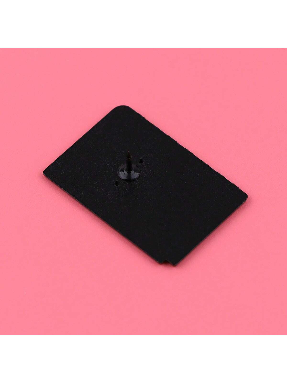 Pin inspirado en el “Manual para los Fallecidos Recientes“ de Beetlejuice - Imagen 4